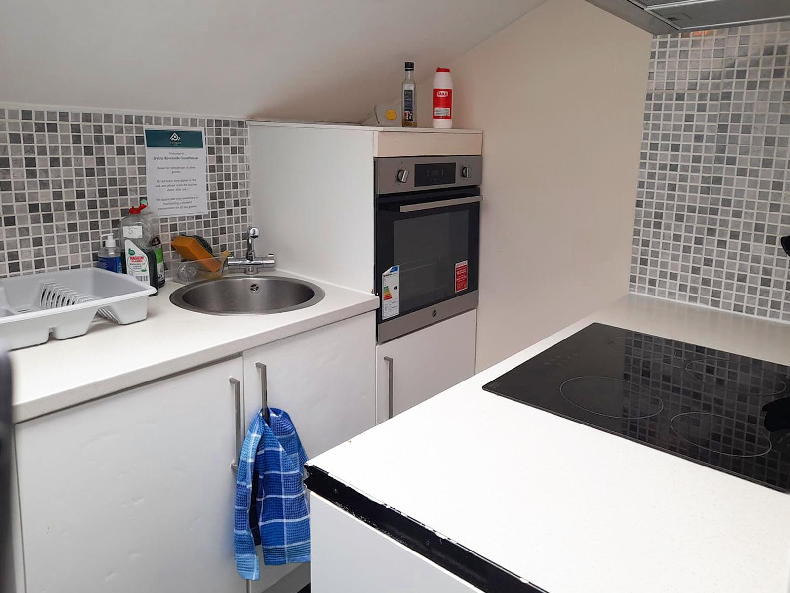 Irvine Riverside Guesthouse5